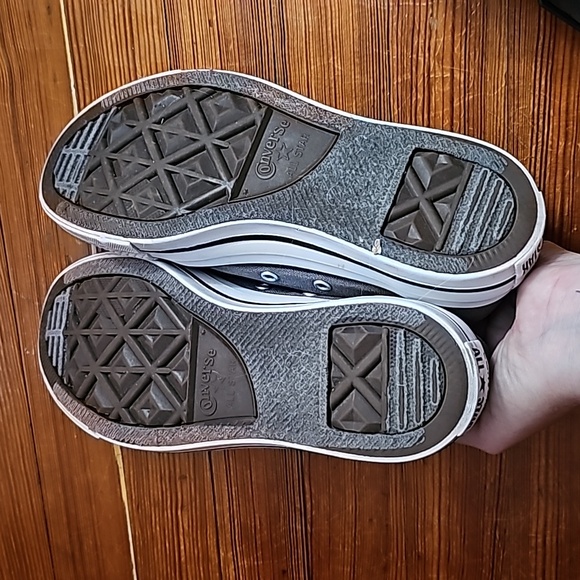 Converse shoes - Picture 8 of 9